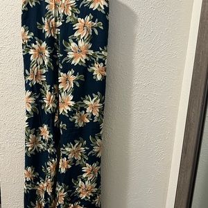 Floral flat pants with Crisscross on both legs